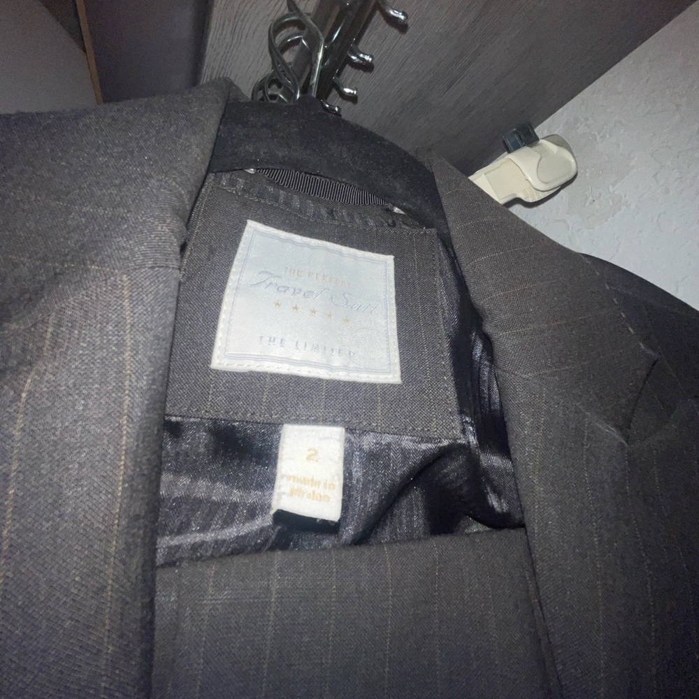 Limited Travel Suit - Picture 3 of 7